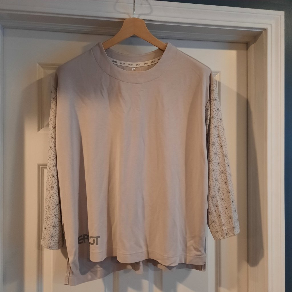 Disney Parks Epcot Spaceship Earth Shirt Womens Small Gray Oversized Geometric